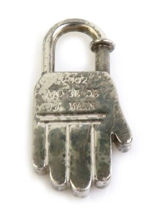 Hermes Accessories - Auth HERMES 2002 ANNEE DE LA MAIN Cadena Charm Silver Metal - e61578